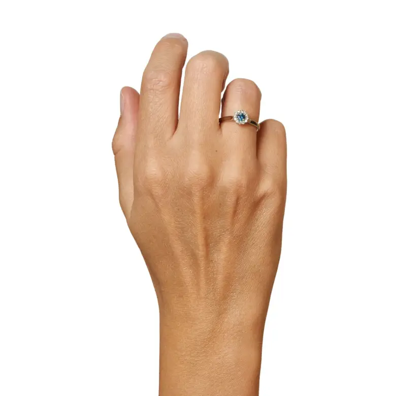 Pierścionek z białego złota z czarnym diamentem